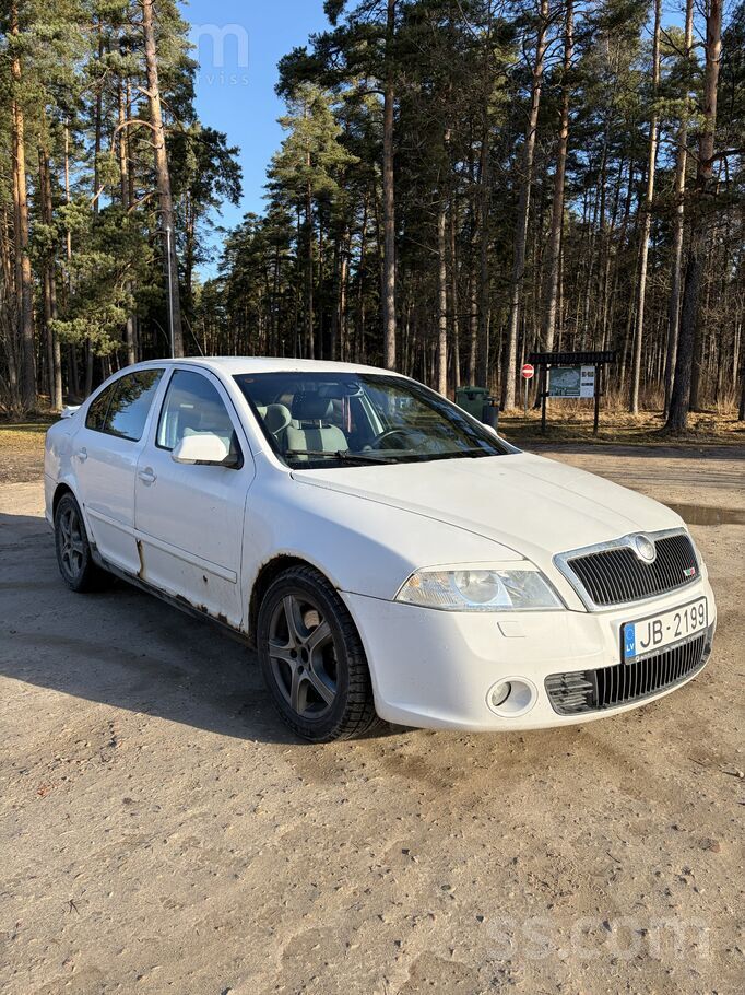 Oriģinālais 2.0Tdi 170Hp dzinējs labā stāvoklī, labs oriģinālais RS salons.