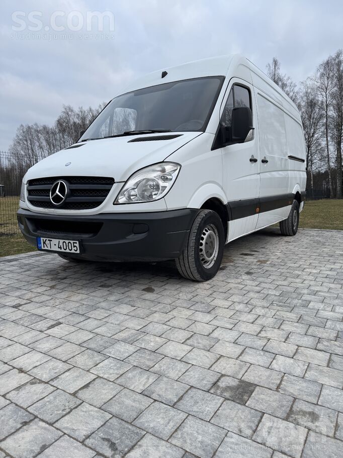 Pārdod Mercedes busu (2011. gads) ar ledusskapi. 
Auto ir labā tehniskā stā