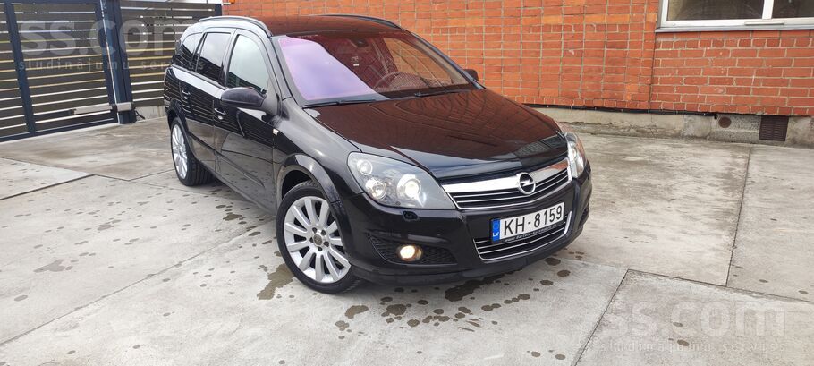 Opel Pārdodu Opel Astra Black Diamond ar realu mazu nob