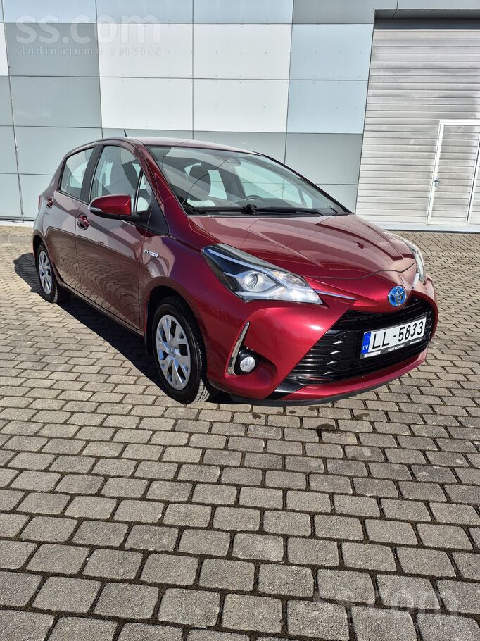 Toyota 2018.gada Toyota Yaris 1.5 hybrid ar dzinēja jaudu