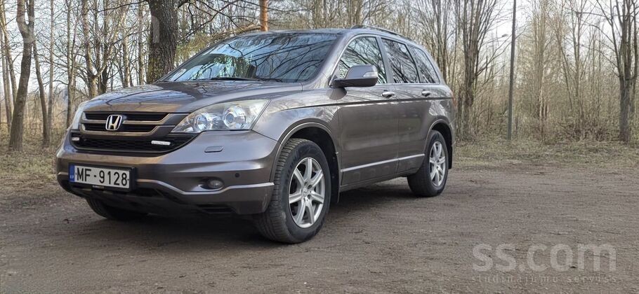 Sakarā ar jauna auto iegādi pārdodu uzticamu un koptu Honda Cr-V 2.2 Awd(4X4