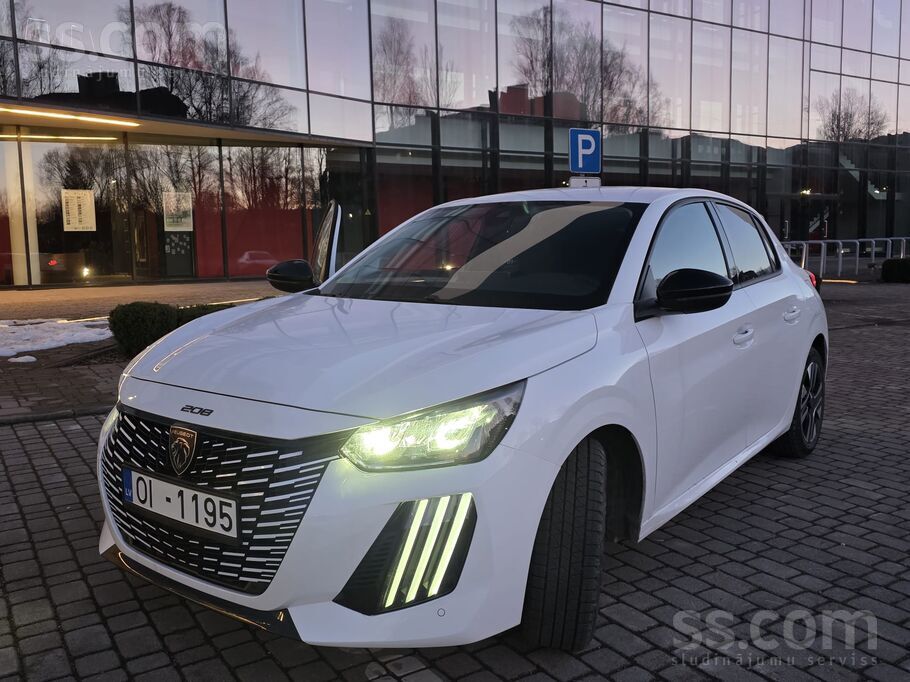 Peugeot 208 Gt-Line, Facelift, 1, 2 benzīns, Spēkā esošarūpnīcas garantija,