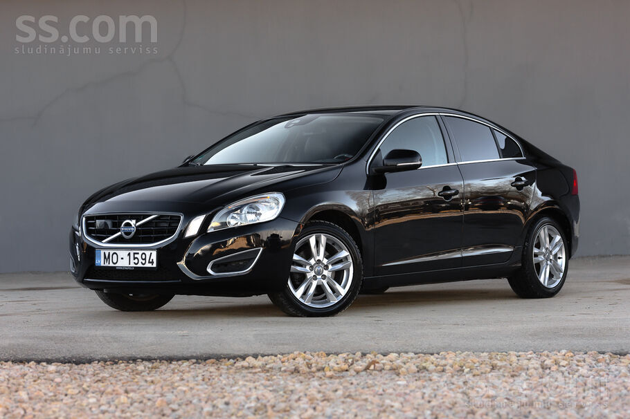 Volvo Pārdodu koptu Volvo S60 , ar labo 5 cilindru volvo