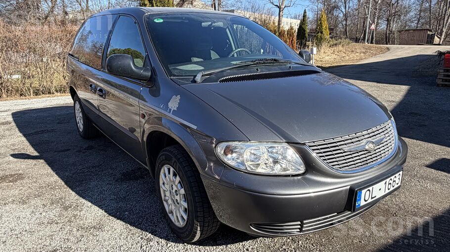 Chrysler Chrysler Voyager minivenu ar 7 sēdvietām ļoti laba
