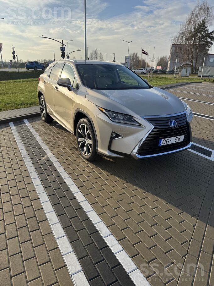 Executive komplektācija, 193 kW (260 Zs) 3, 5 L dzinējs.
04.11.2025 izieta