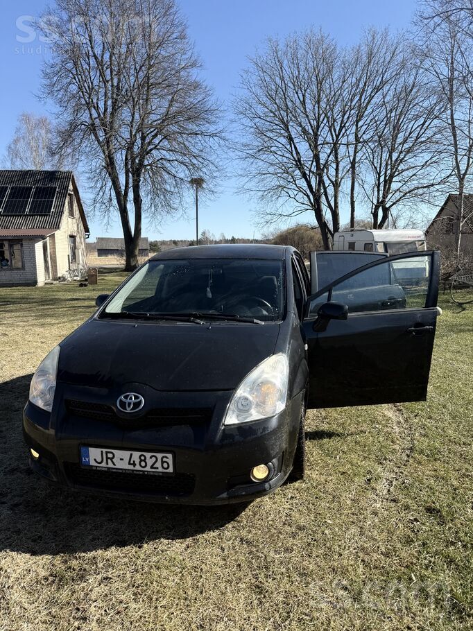 Pārdodu automašīnu - Toyota Corolla Verso 2008 gada. 
Automašīnai ir septiņ