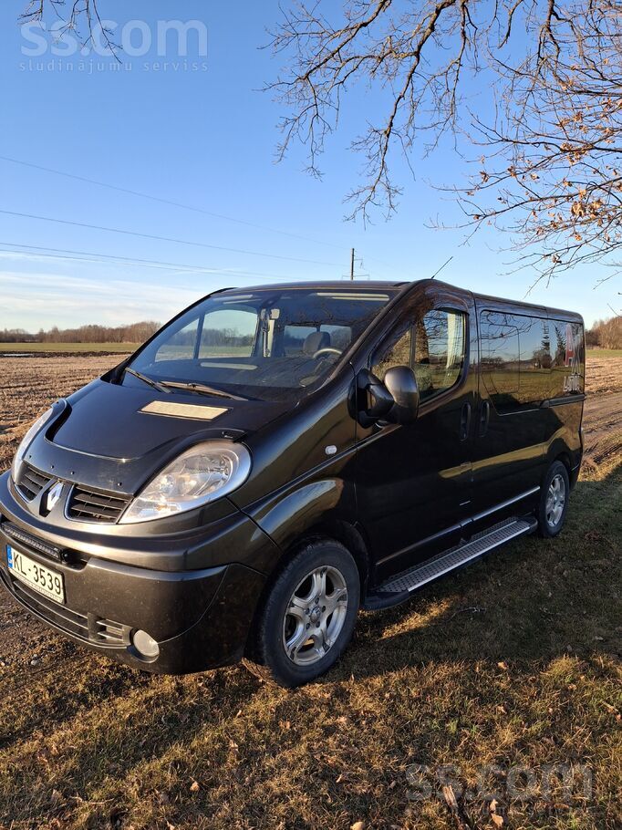 Renault Pārdod Renault Trafic 2.0 dīzelis. 