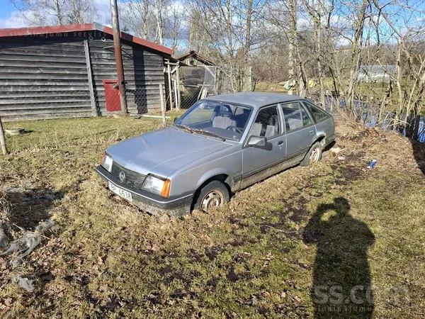 Opel Negribās atdot metāllūžņos. Varu notirgot atsevišķ