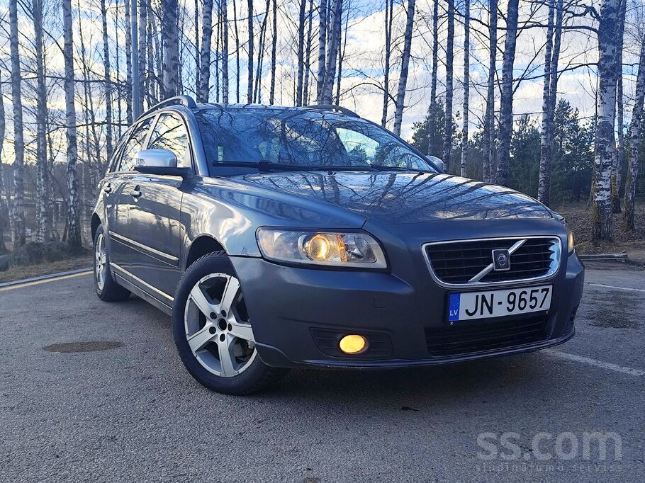 Nesen veikta tehniskā apskate, samaksāts ceļu nodoklis par 2026. gadu. 
Ļot