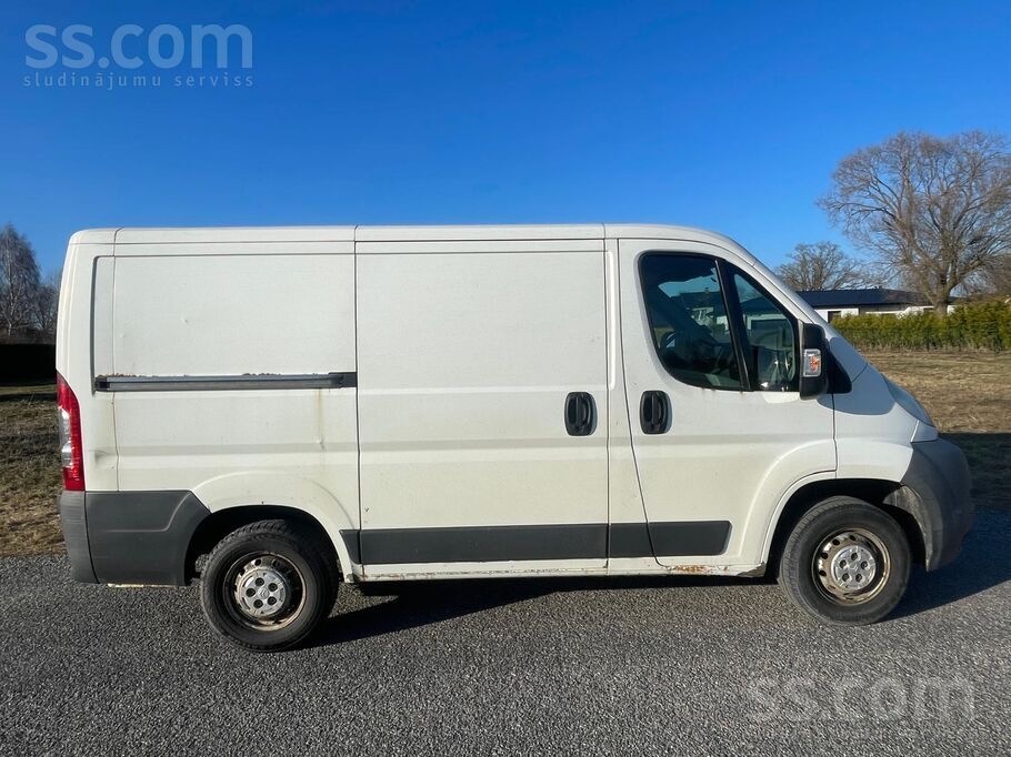 Pārdodu darba busiņu 2.2 dīzelis, 6 ātrumi mehānika, veikta apkope, vinjete