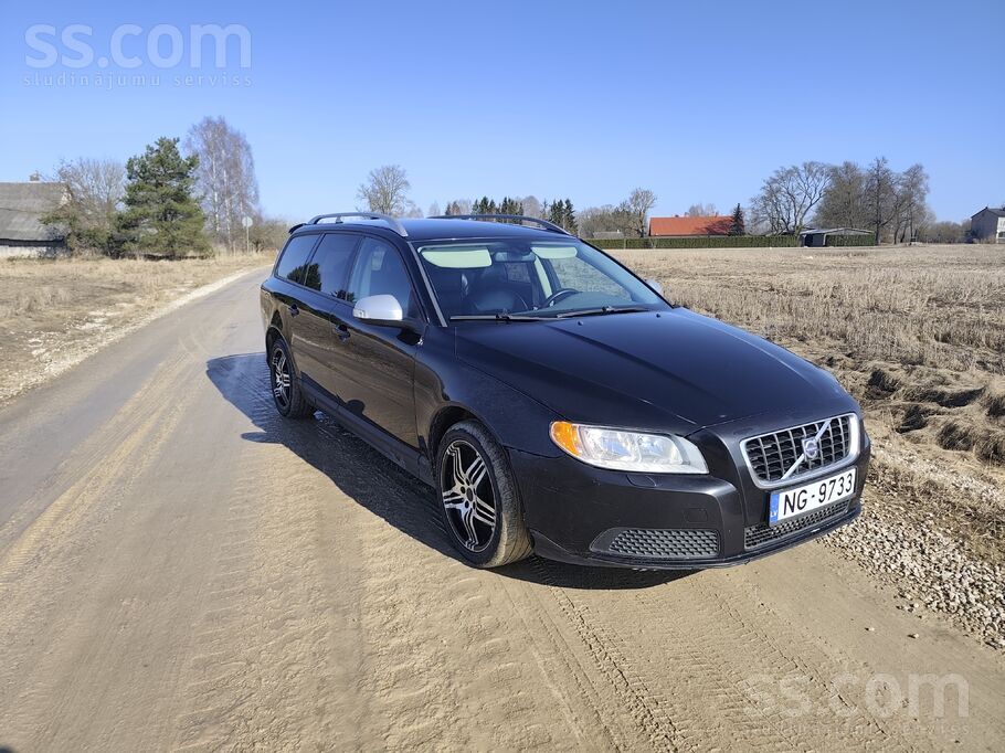 Volvo Ekonomisks 2 litru dīzelis ar 6 ātrumu manuālo kār