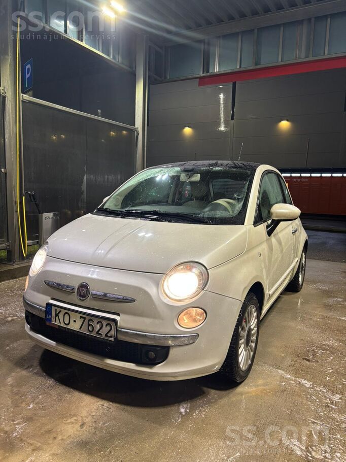 Fiat Pārdodu savu mīļo pērļu baltā krāsā Fiat 500. Auto
