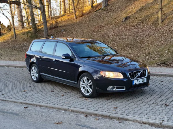 Volvo Tiek pārdots labs Volvo V70 D5 120kw.