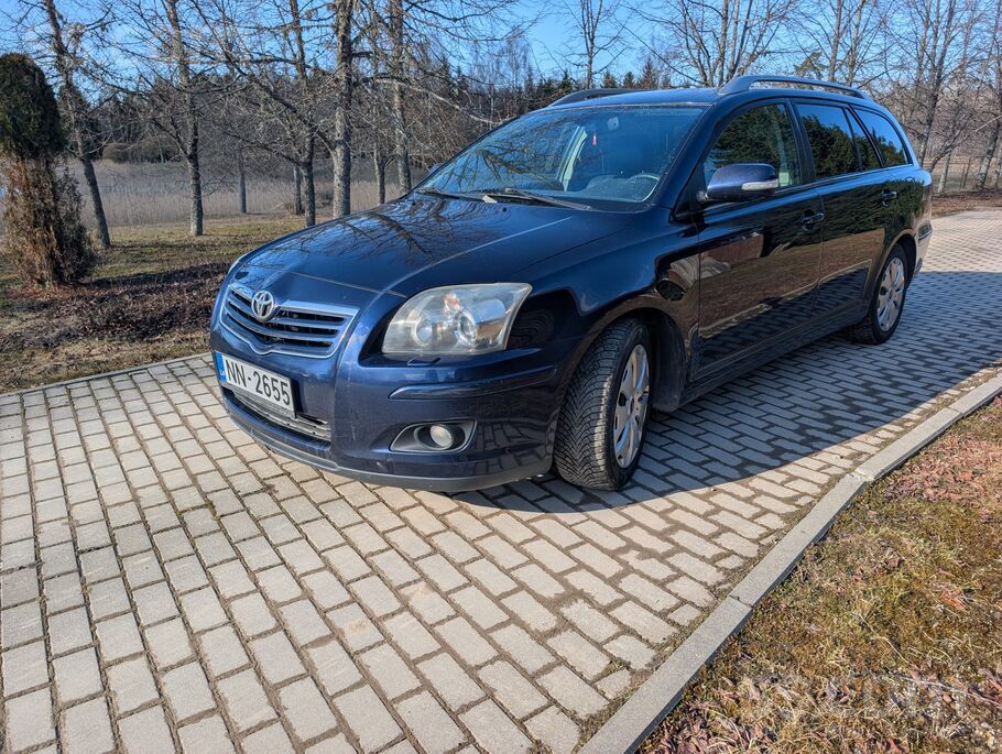 Toyota Pārdod toyota avensis labā tehniskā un vizuālā stā