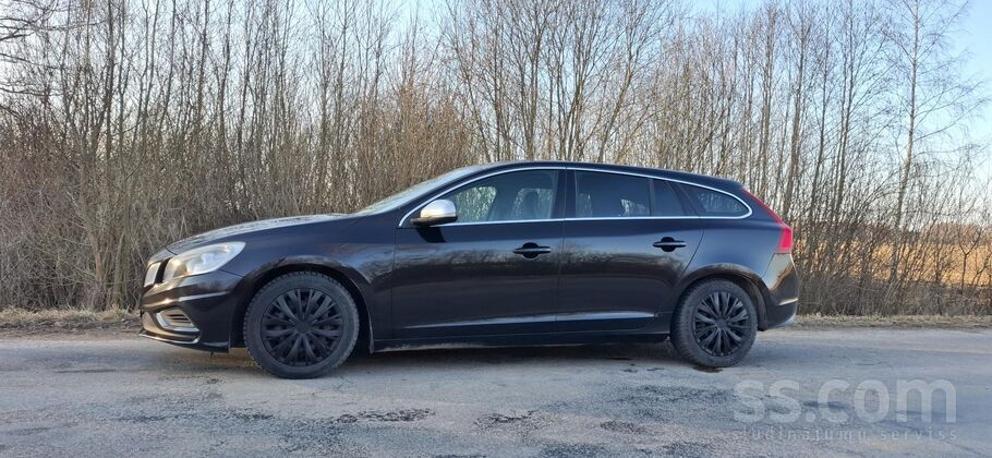 Volvo Tiek pārdots Volvo V60, R-design, 2013.g, 