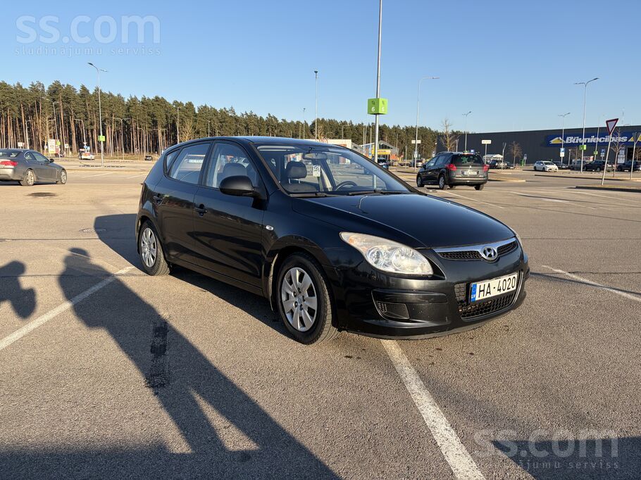 Pārdodu Hyundai i30 ar svaigu skati. Ekonomisks auto, ēd pilsētā 7.4l, ārpus