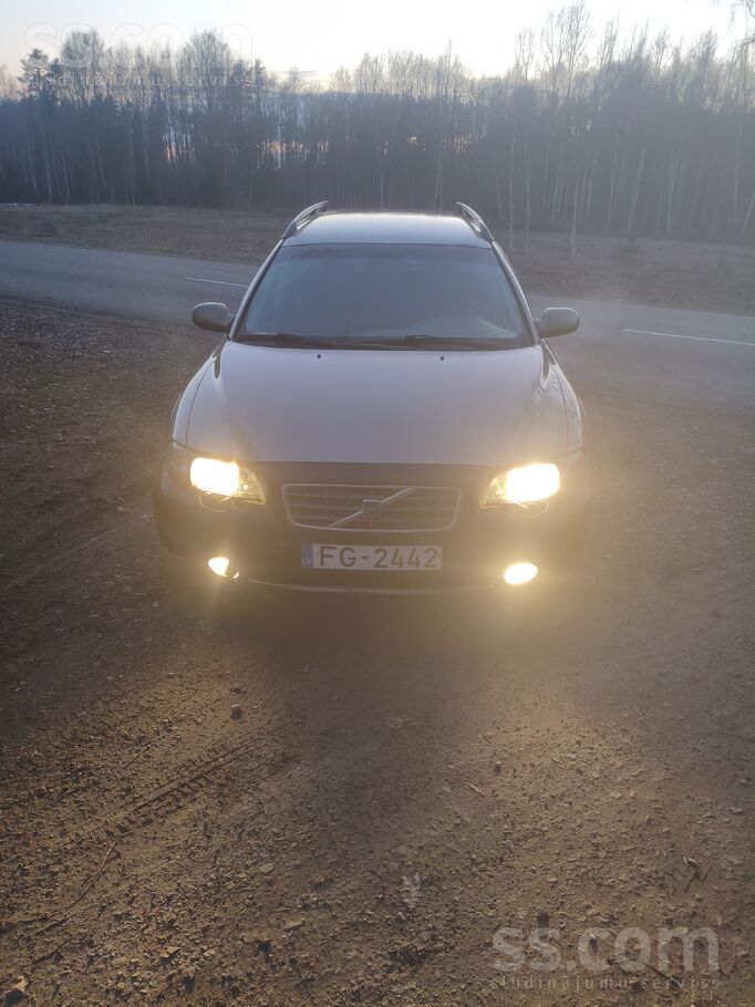 Volvo Pārdodu Volvo xc70 2, 4t benzīns bez gāzes. Pilnpi