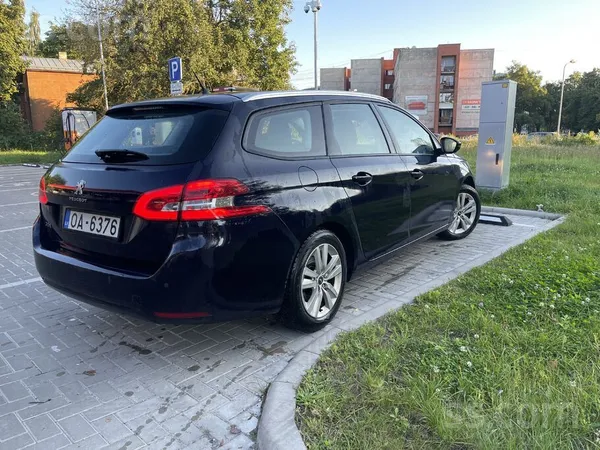 Peugeot Tiem kas vēlas ekonomisku pilsētas auto. Brauc bez