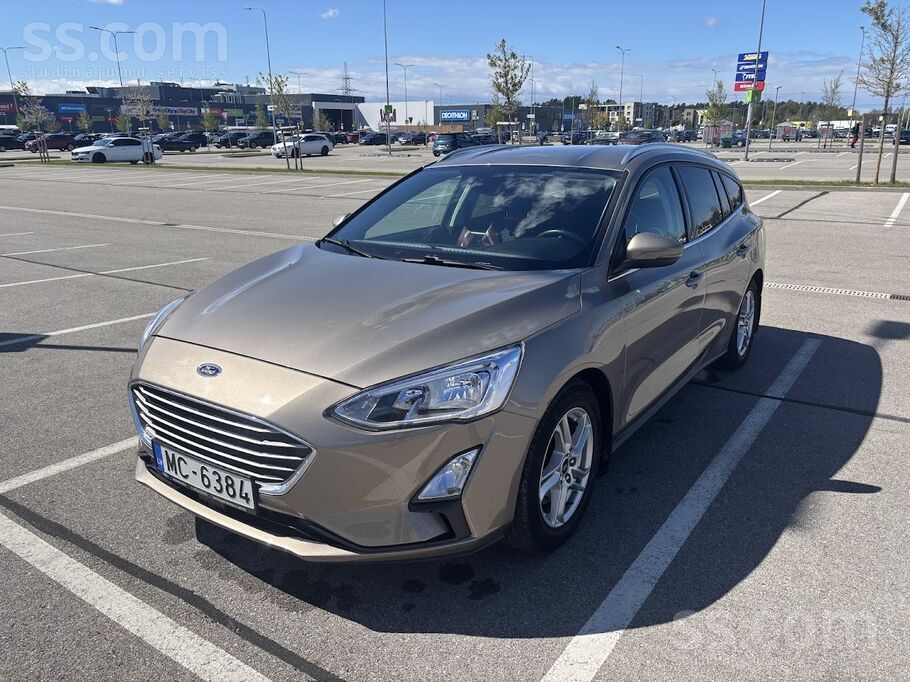 Ford Ford Focus 1.0 Ecoboost, pelēkā/smilšu krāsā. Uzti