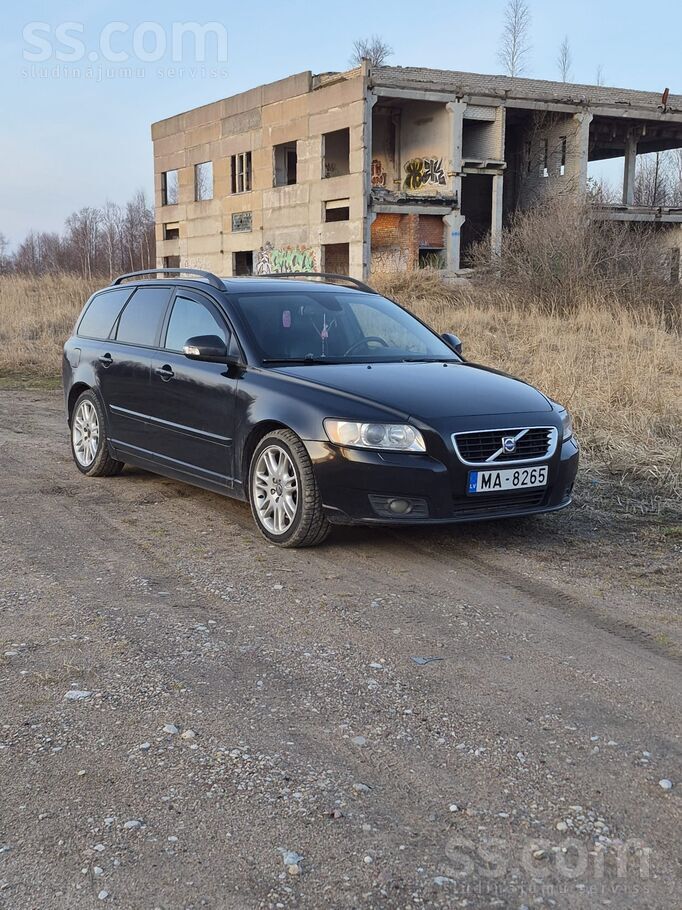 Pārdod lietotu automašīnu, defekti korozija. Sīkāk privāti.