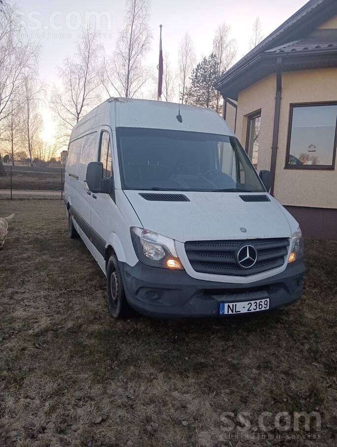 Mercedes Mainīts motors ar 200000 noskrējienu. Garā bāze, d