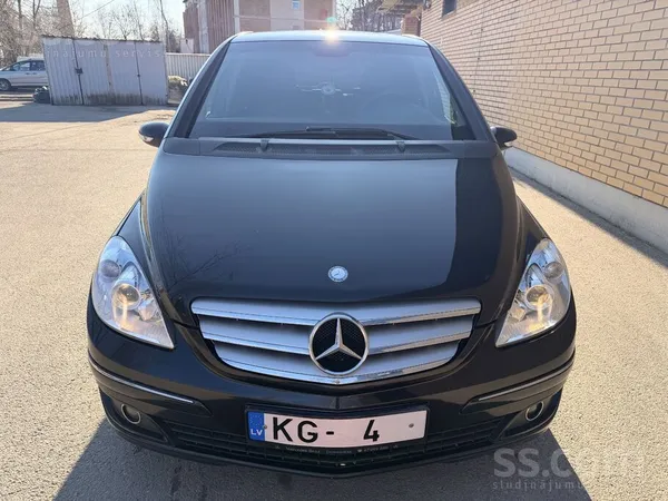 Mercedes Numura zīme netiek pārdota.
