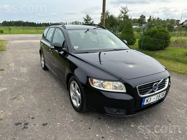 Volvo Volvo V50 ar 2.4 dīzeļdzinēju un automātisko ātrum