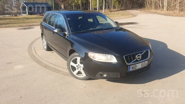 Volvo Auto labā tehniskā stāvoklī, tikko izieta tehniskā