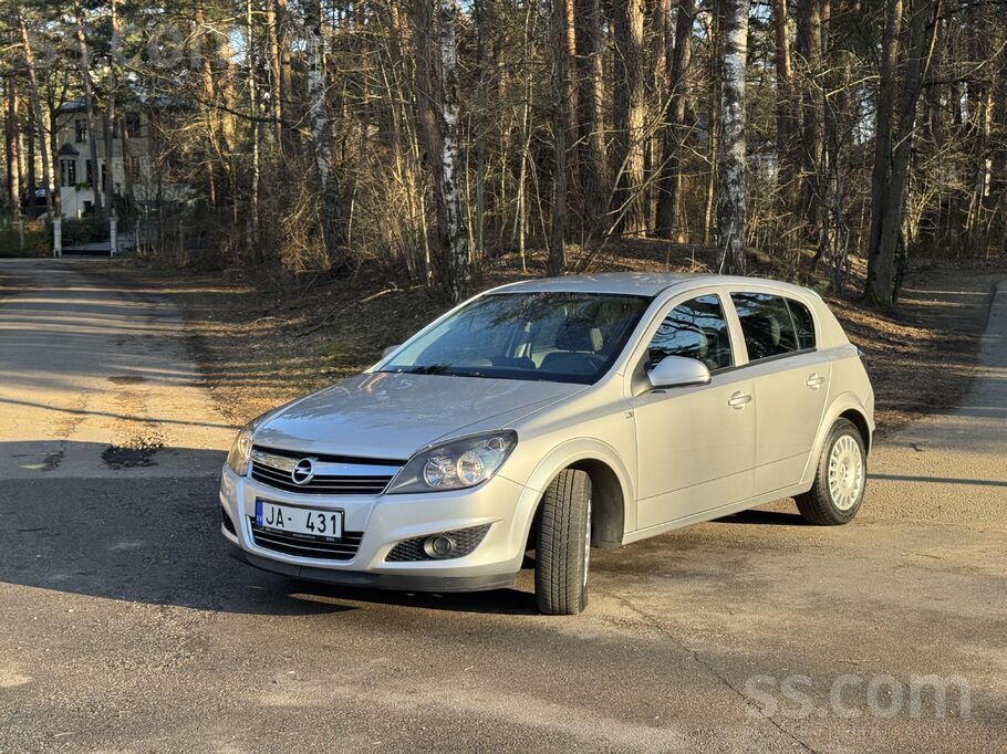 Opel Tiek pārdota Opel Astra, 2012. gada izlaidums. Lat
