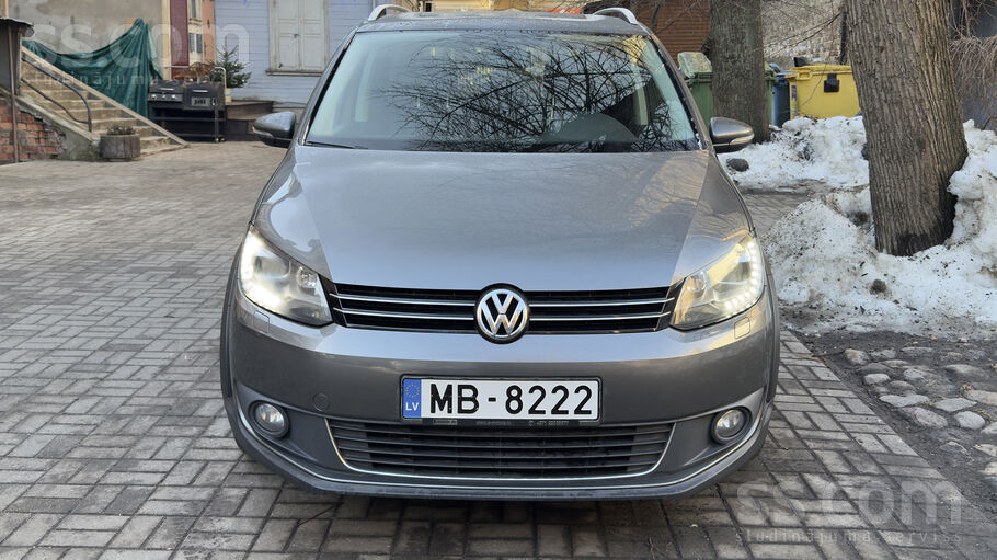 Volkswagen VW Touran Cross 2012. gada. Apkopes veiktas savlai