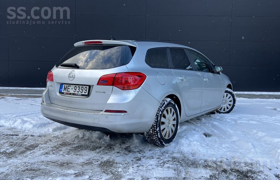 Pārdodu Opel Astra Sports Tourer.
- Nesen mainītas sprauslas.
- Nomainīt