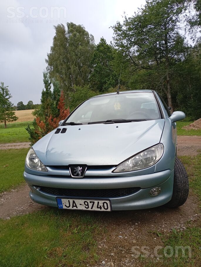 Pārdod ekonomisku auto ar jaunu skati. Viss darbojas. Jauzpilda tikai kondic