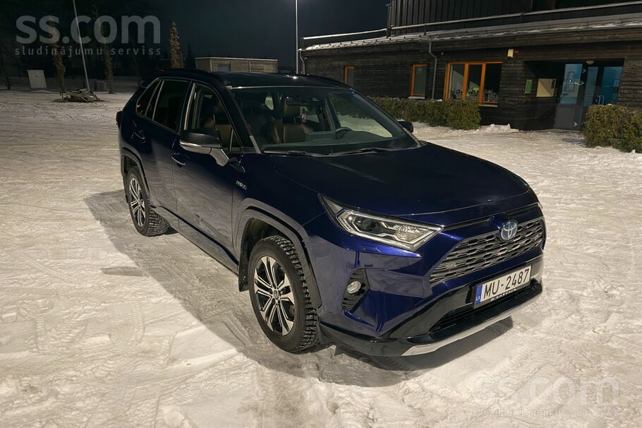 Pārdod Toyota Rav4, 2021. gada, ļoti labā tehniskā un vizuālā stāvoklī. 
Au
