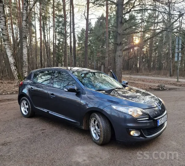 Renault Pārdod ērtu un ietilpīgu Renault Megane Iii. Tas i