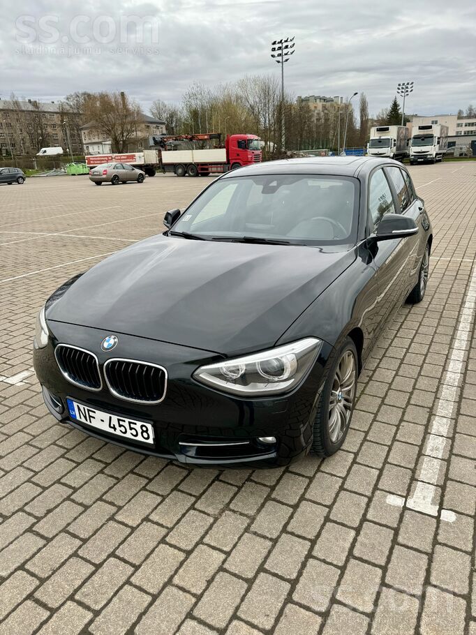 Automašīna ir ideālā stāvoklī. Esmu par to rūpējies kā par ģimenes locekli.