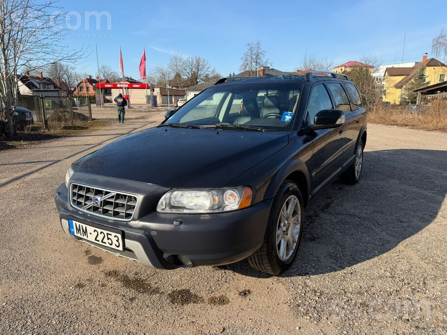 Pārdodu labu volvo, teicamā tehniskā stāvoklī. Abas priekšējās durvis nepiec