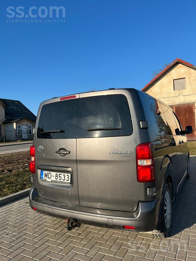 Toyota Pārdodās ietilpīgs ģimenes busiņš, godam kalpojis 