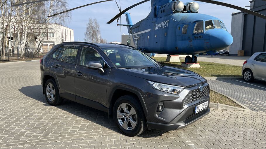 Toyota Ļoti ekonomisks benzīna 2.5 L Hybrid (178 Zs), aut