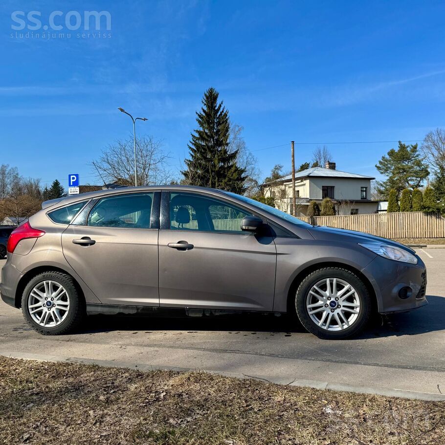 Pārdodu ļoti ekonomisku Ford Focus (2013. gada decembris) ar 1.0L Ecoboost b