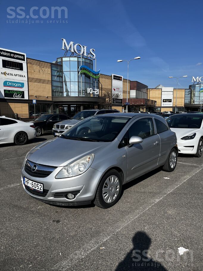 Pārdodu Opel Corsa 1.3cdti. Auto ir tehniskā kārtībā, ir rūsa. Stūres apsild