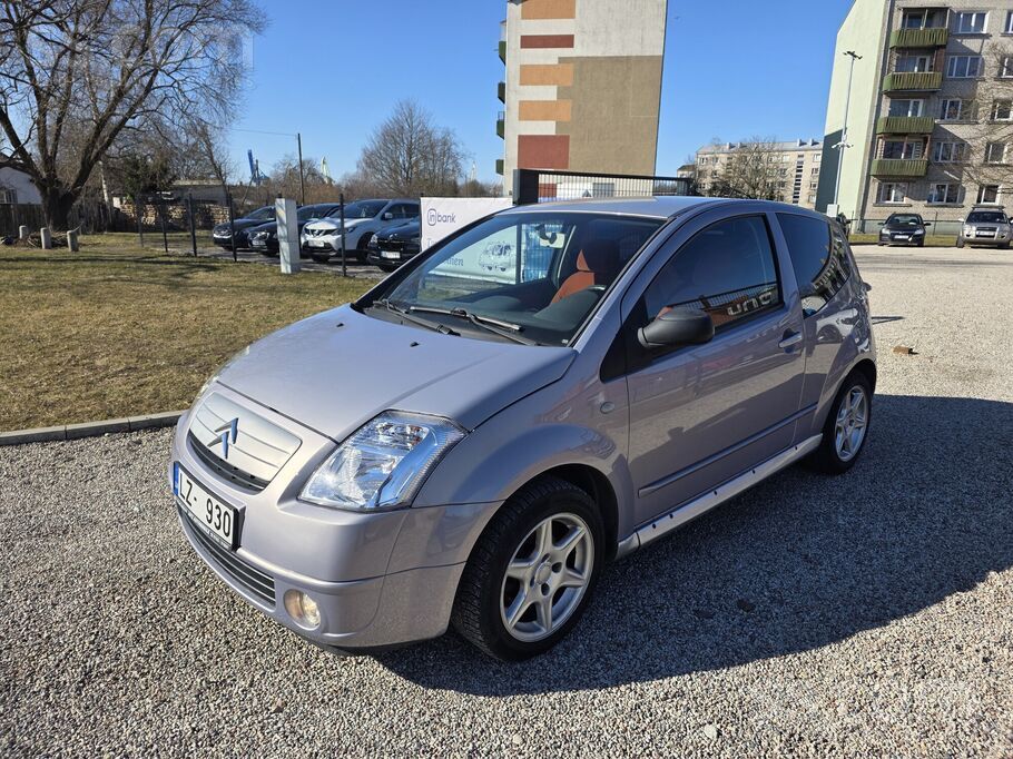 Citroen C2 2003.g. 1.1 benzīna dzinējs ar manuālo kārbu. 

Ļoti labā tehni
