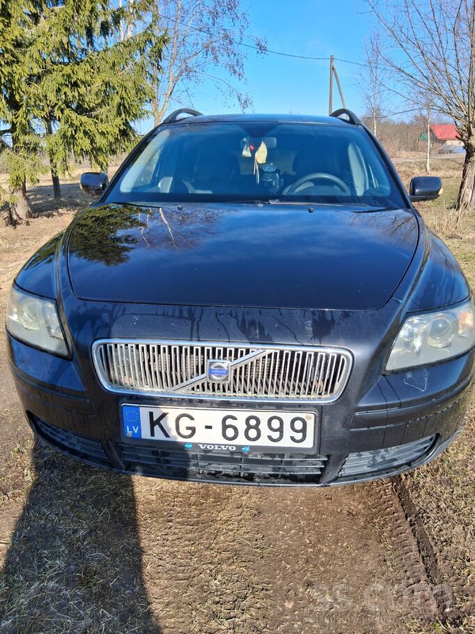 Pārdodu Volvo v50, 1.6 l. Ir šādi, tādi vizuālie defektiņi. vidējais patēriņ