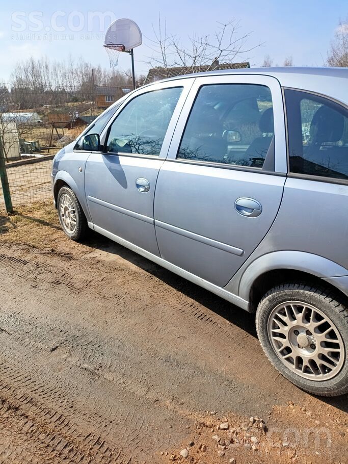 Opel Автомобиль в хорошем состоянии, новый аккумулятор,