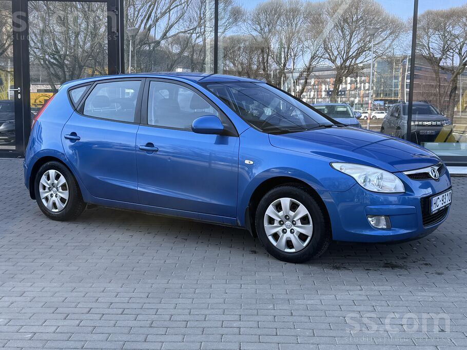 Pārdod vieglo automašīnu Hyundai i30 2008. gada
1, 6 l benzīna dzinējs
T
