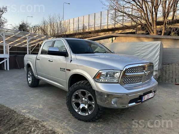 Dodge Ērts, ietilpīgs, komfortabls Dodge Ram no saulainā