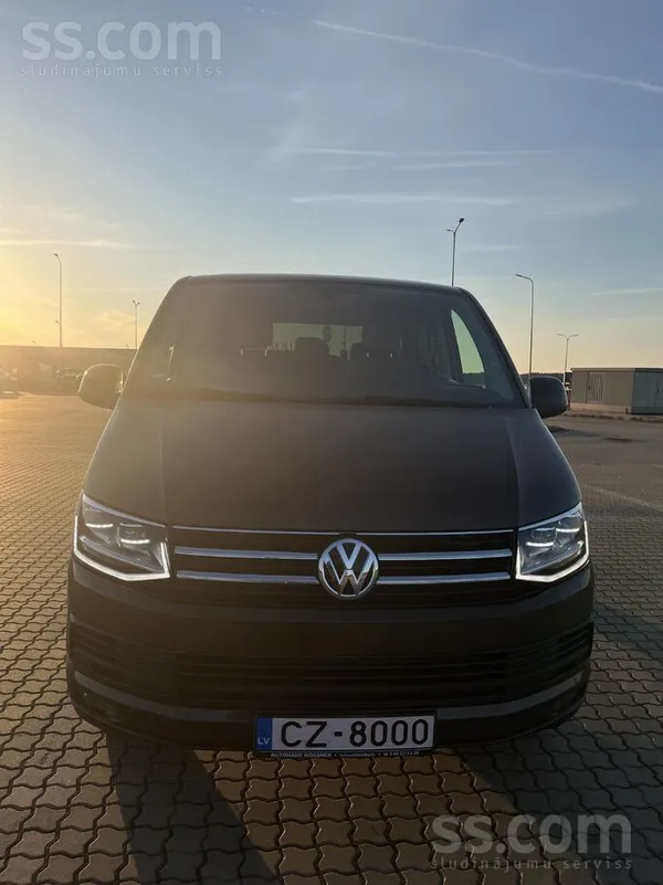 Volkswagen Tiek tirgots T6 Caravelle īsā. Abos sānos bīdāmās