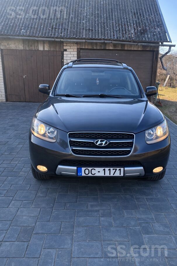 Hyundai Pārdod Hyundai Santa Fe 2.2 dīzelis (114 kW), 7 vi