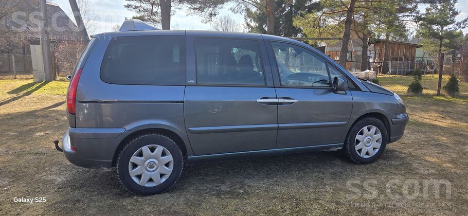 Продаю минивен в хорошем тех. Состоянии но с косметическим дефектом .