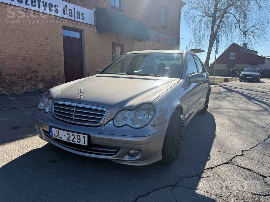 Mercedes Pārdod Mercedes C200 W203 labā tehniskā un vizuālā