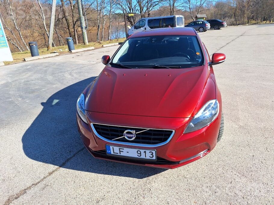 Volvo V40 1.6 (D2) dīzelis, Mehānika. 

Auto labā tehniskā un vizuālā stāv